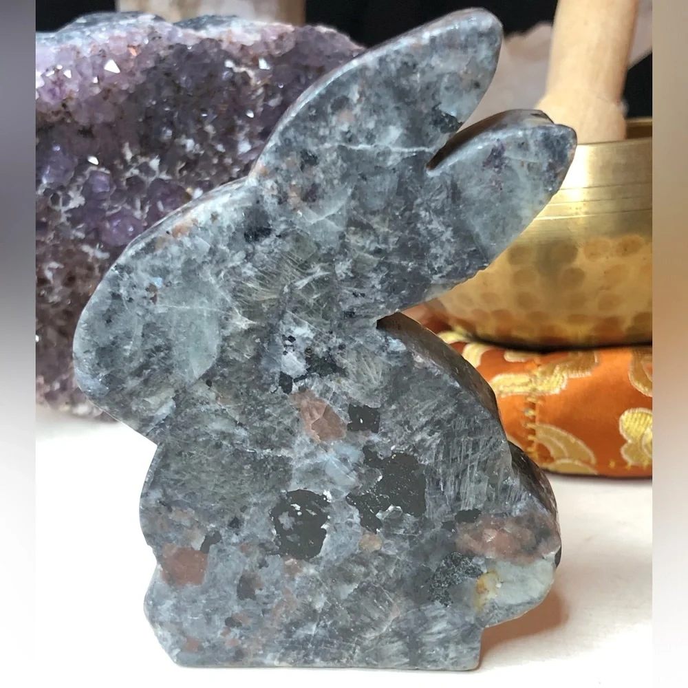 Yooperlite Bunny - Picture 2 of 4